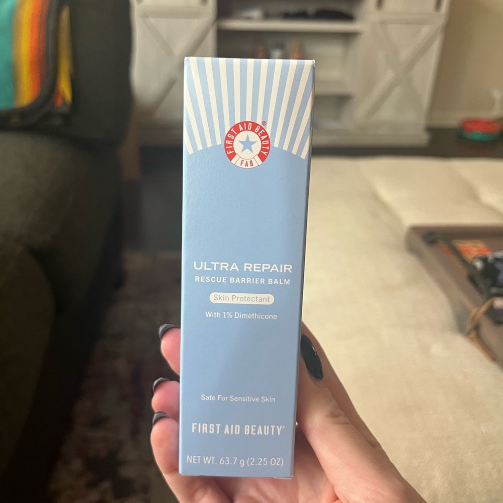 First Aid Beauty - Ultra Repair Rescue Balm - Picture 2 of 8